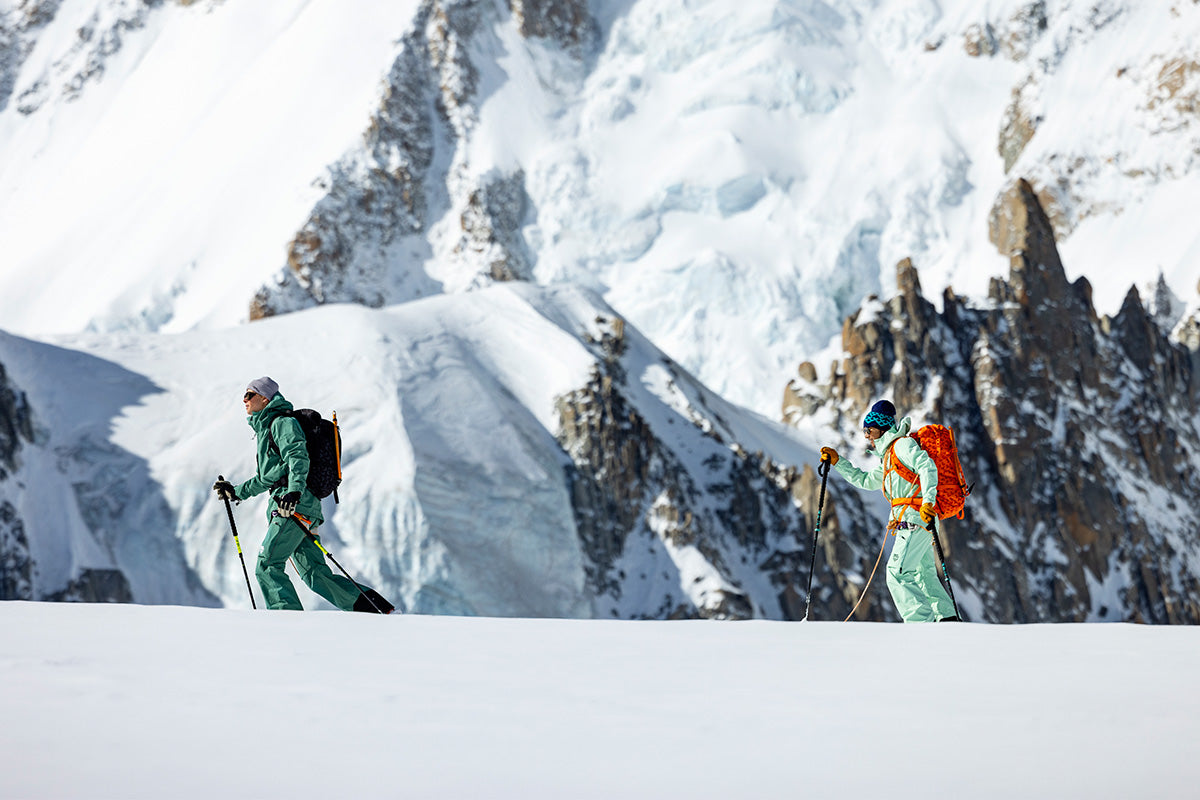 Skidåkare på topptur