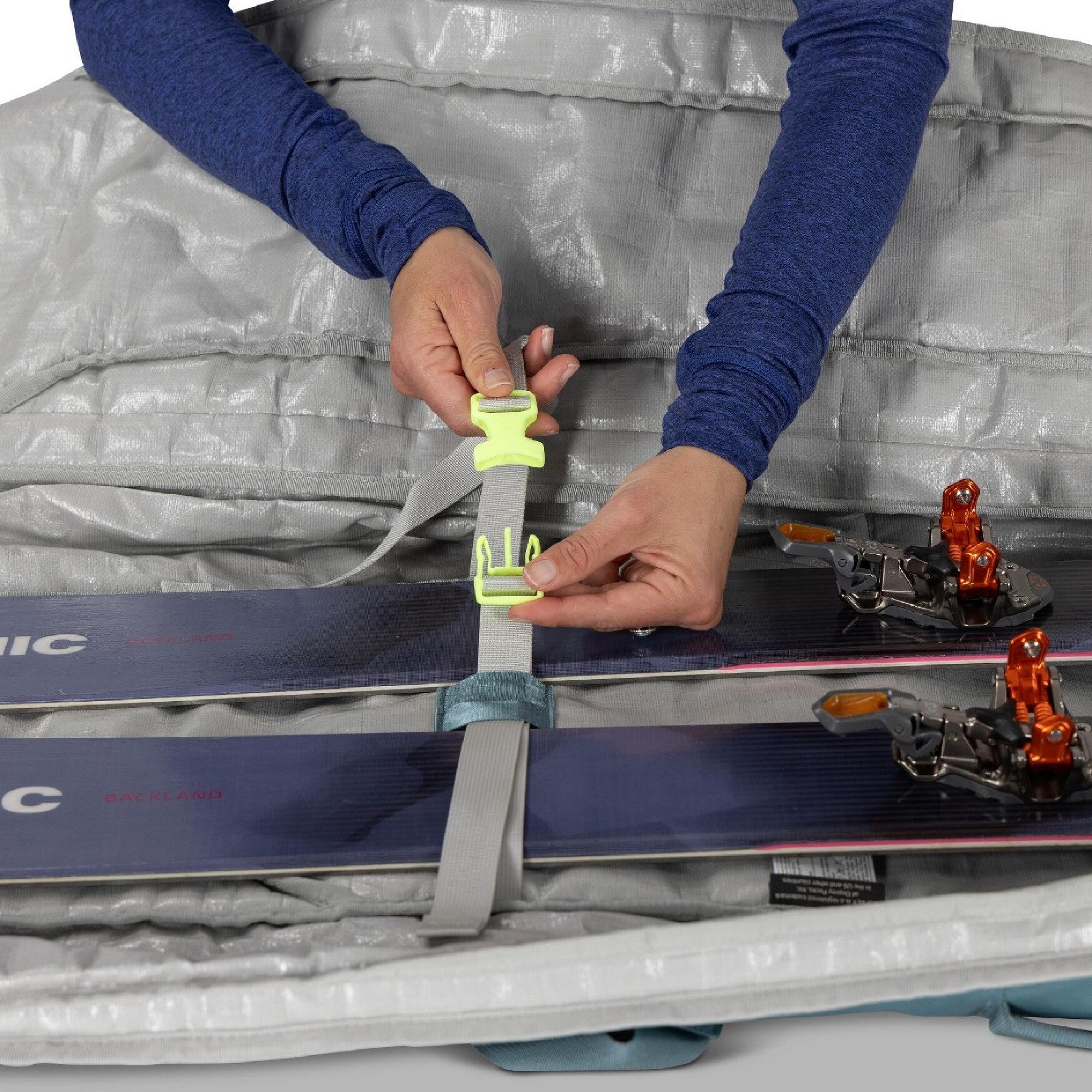 mountainbound_roller_detail1_cascadeblue_hi-res.jpg