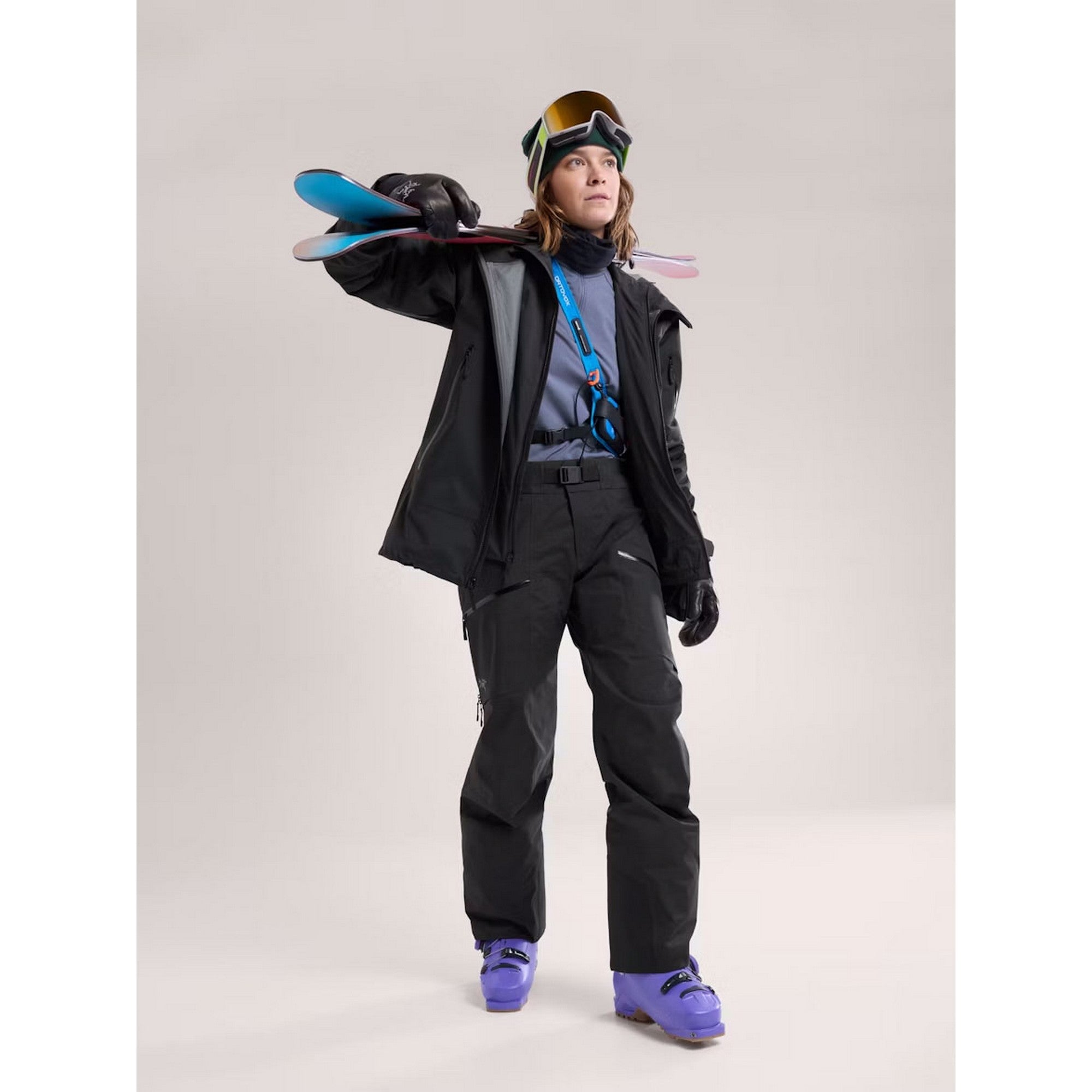 F24-X000008896-Sentinel-Pant-Black-Women-s-Full-Body.jpg