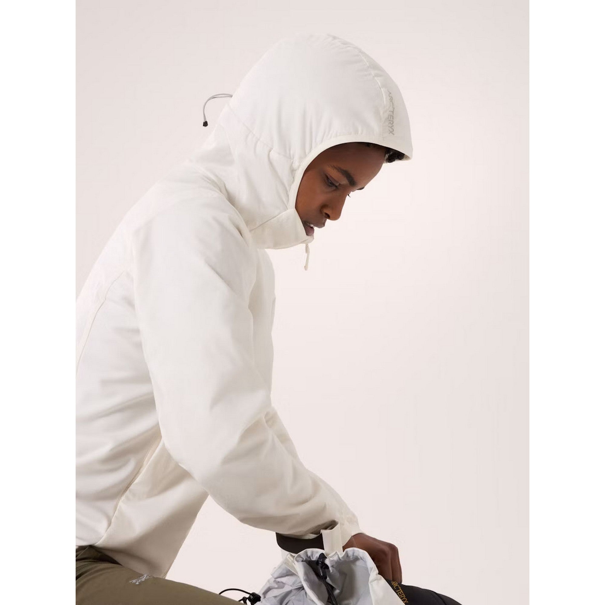 F25-X000009452-Atom-Hoody-Arctic-Silk-Women-s-Hood-Up.jpg