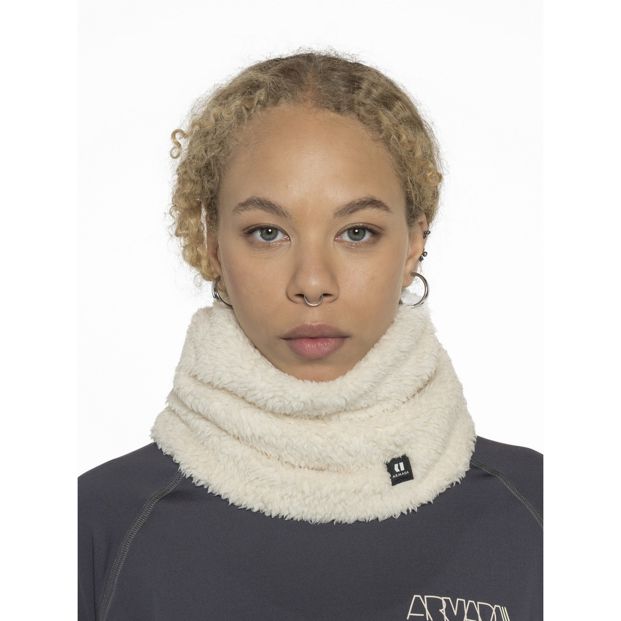 R00425130_0_MODMCU_HarlemNeckwarmer_Cream.jpg.cq5dam.web.1200.1200.jpg