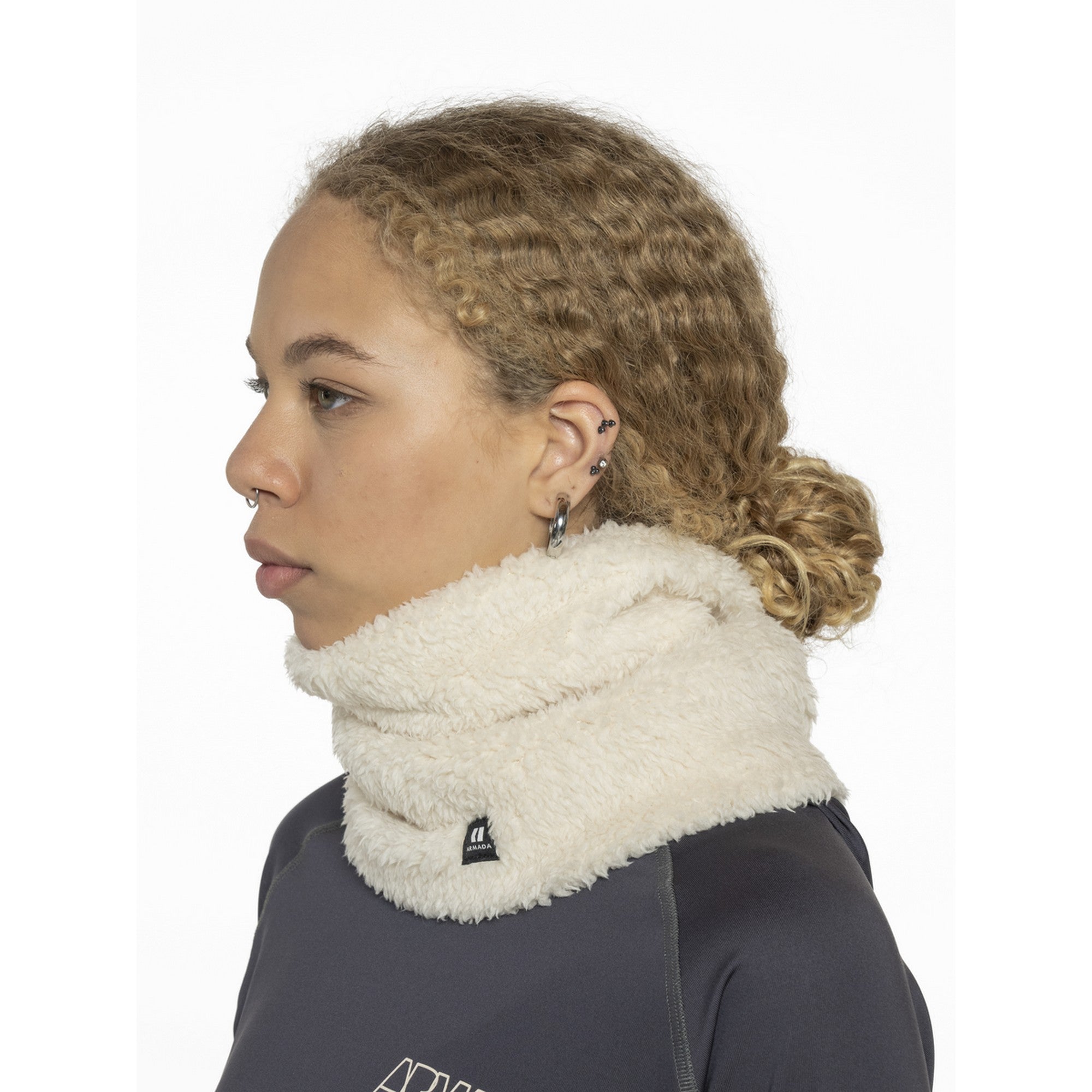 R00425130_4_MODMCU_HarlemNeckwarmer_Cream.jpg.cq5dam.web.1200.1200.jpg