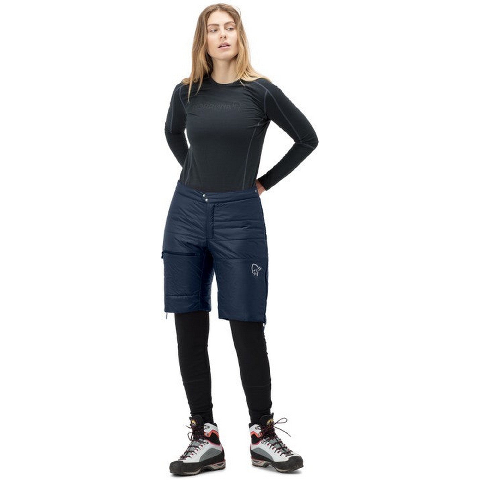 W_falketind_thermo40_shorts_Indigo_Night_Blue_1_fa106925-d347-4615-90d2-f990a1192837.jpg
