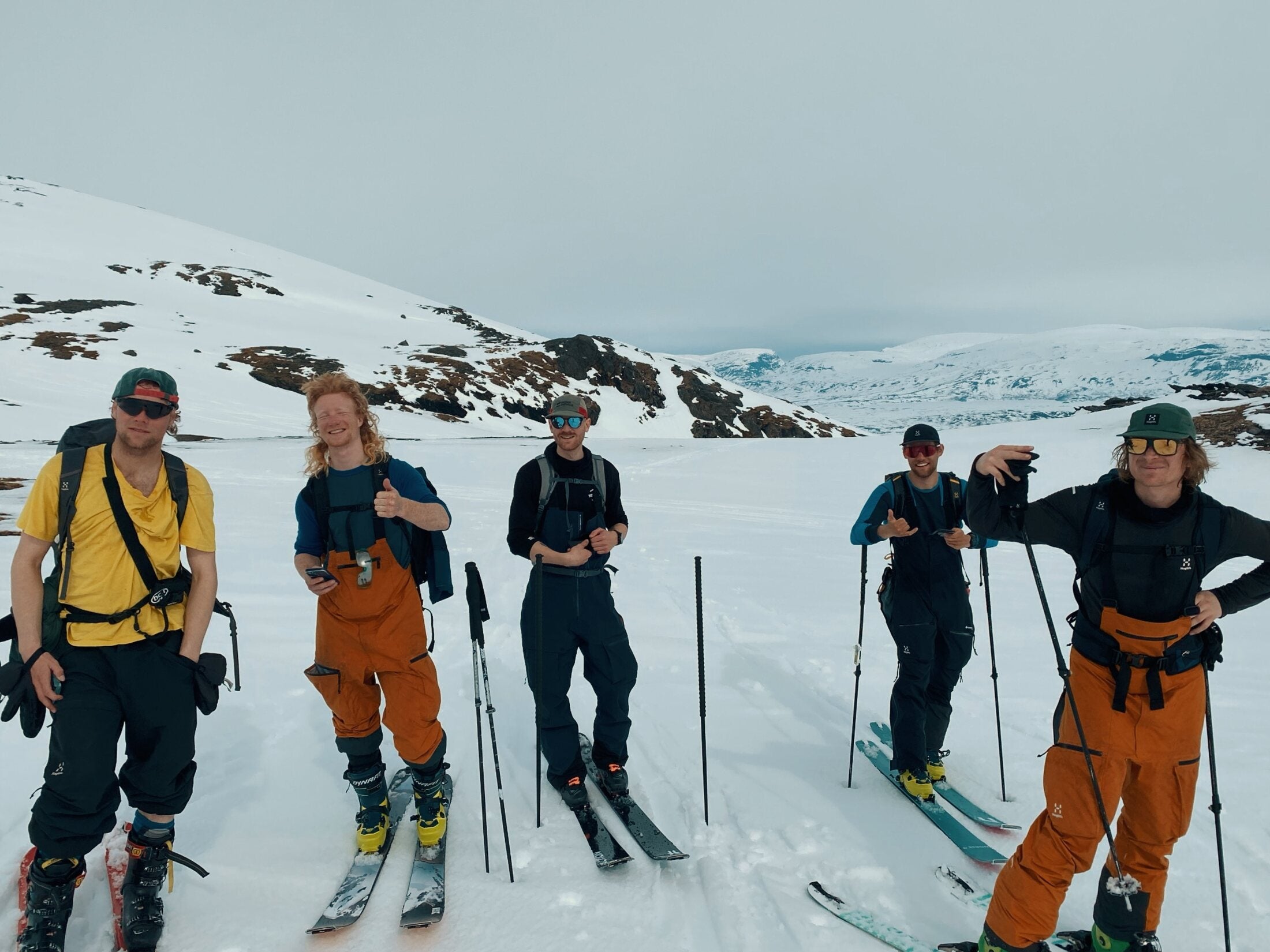 Skidåkare på fjället under en lång skidsäsong